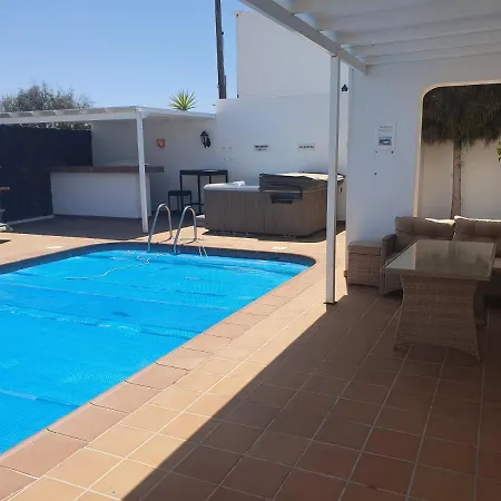 Fun Family Villa-crazy Golf Course-heated Pool-cocktail Bar-jacuzzi-games Room-wifi &uk Tv * Puerto del Carmen (Lanzarote)