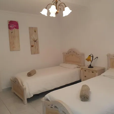 Fun Family Villa-crazy Golf Course-heated Pool-cocktail Bar-jacuzzi-games Room-wifi &uk Tv Villa Puerto del Carmen (Lanzarote)
