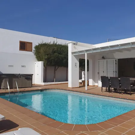 Villa Fun Family Villa-crazy Golf Course-heated Pool-cocktail Bar-jacuzzi-games Room-wifi &uk Tv